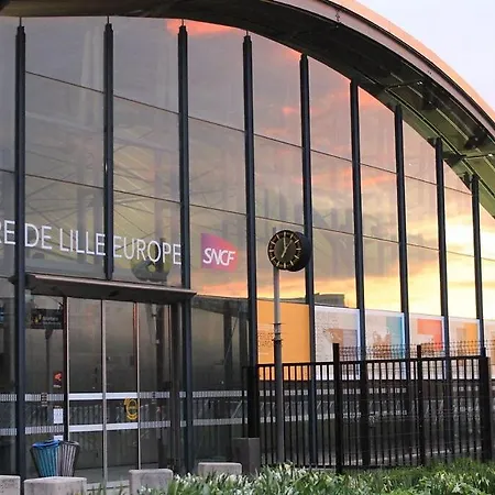 Charming One Bedroom Station *